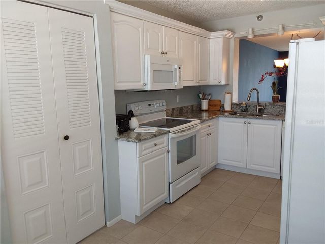 3730 PINEBROOK CIRCLE 404, Bradenton, FL 34209