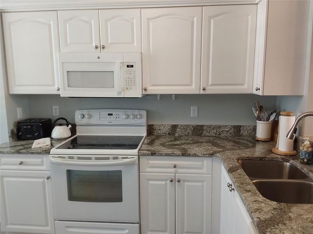 3730 PINEBROOK CIRCLE 404, Bradenton, FL 34209