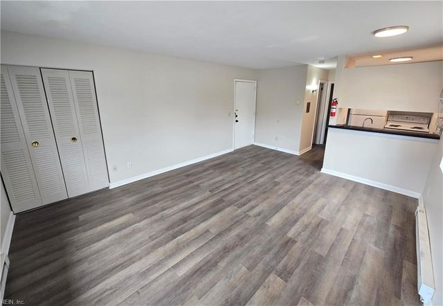 1126 Sparrow Rd Apt 4, Chesapeake, VA 23325