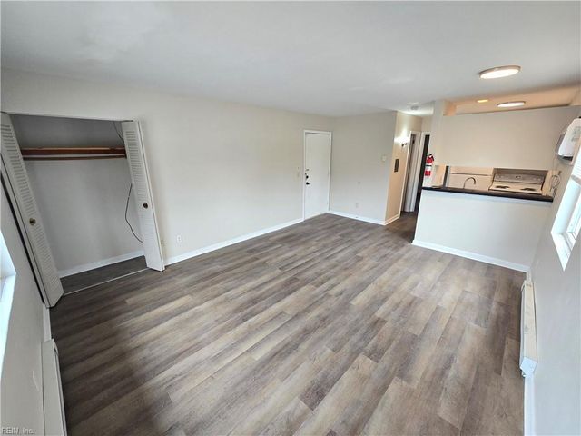 1126 Sparrow Rd Apt 4, Chesapeake, VA 23325