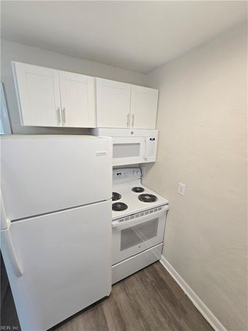 1126 Sparrow Rd Apt 4, Chesapeake, VA 23325