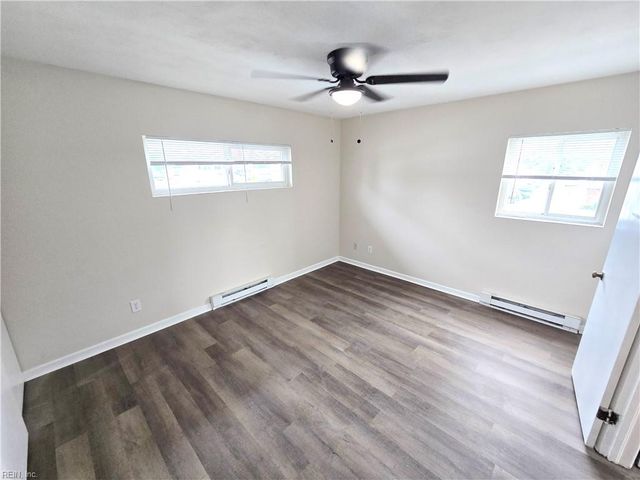 1126 Sparrow Rd Apt 4, Chesapeake, VA 23325