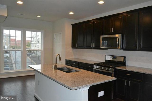 20704 ERSKINE TER, Ashburn, VA 20147