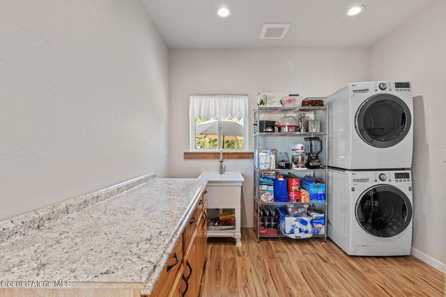 10824 N Payment Peak Rd, Hauser, ID 83854