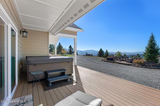 10824 N Payment Peak Rd, Hauser, ID 83854