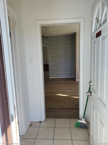 1918 7th, Port Huron, MI 48060