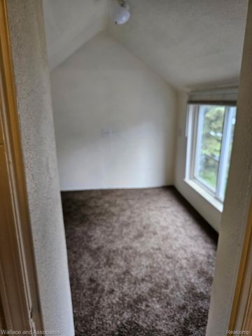 1918 7th, Port Huron, MI 48060