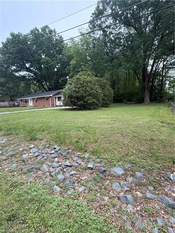 439 Meadowview Drive, Winston-salem, NC 27107