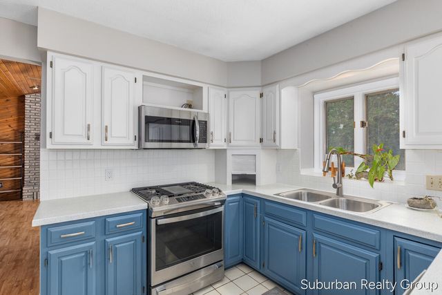 2543 Glencairin Drive Nw, City Of Grand Rapids, MI 49504