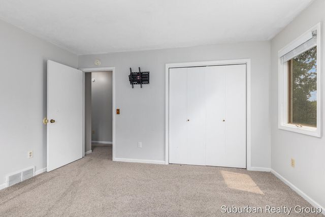 2543 Glencairin Drive Nw, City Of Grand Rapids, MI 49504