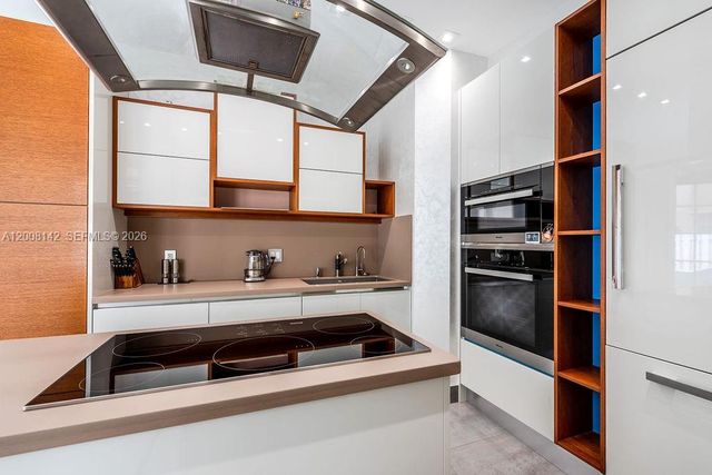 3949 194th Ln, Sunny Isles Beach, FL 33160