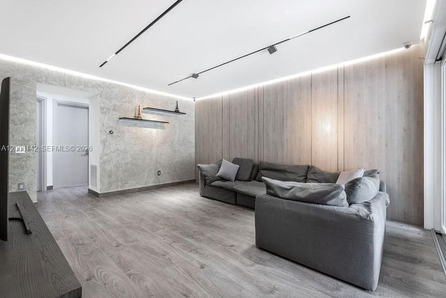 3949 194th Ln, Sunny Isles Beach, FL 33160