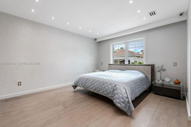 3949 194th Ln, Sunny Isles Beach, FL 33160