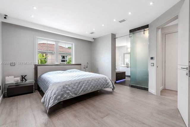 3949 194th Ln, Sunny Isles Beach, FL 33160