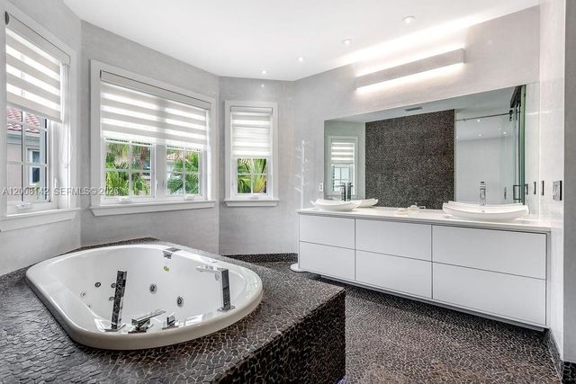 3949 194th Ln, Sunny Isles Beach, FL 33160