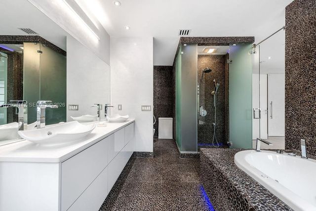 3949 194th Ln, Sunny Isles Beach, FL 33160