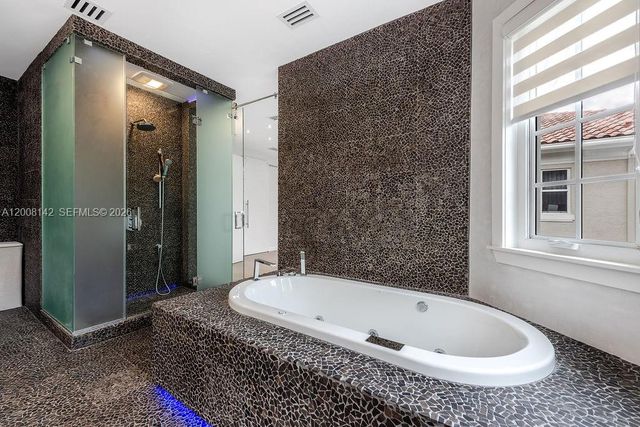 3949 194th Ln, Sunny Isles Beach, FL 33160