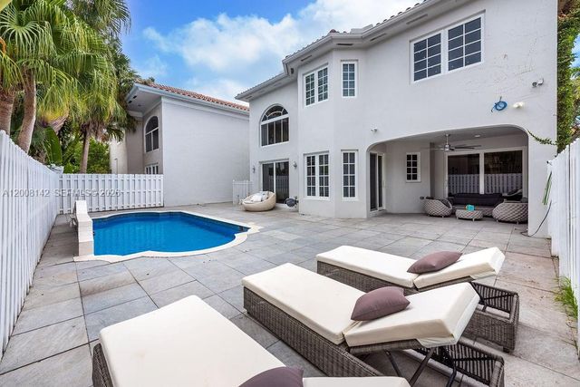 3949 194th Ln, Sunny Isles Beach, FL 33160