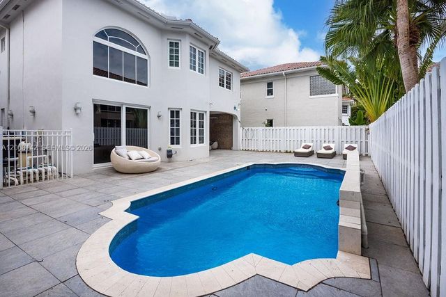 3949 194th Ln, Sunny Isles Beach, FL 33160