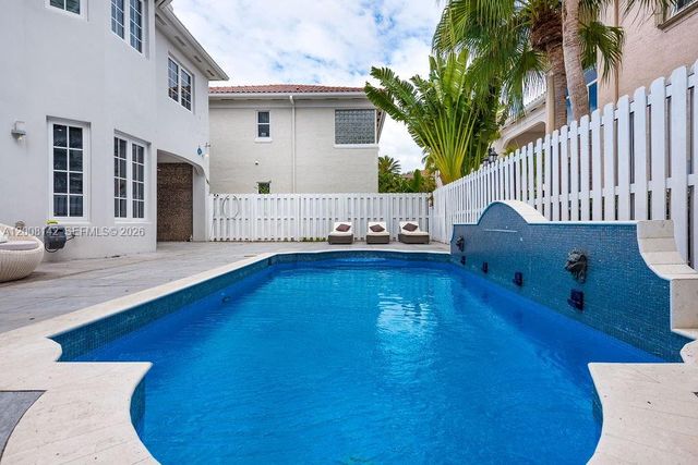 3949 194th Ln, Sunny Isles Beach, FL 33160