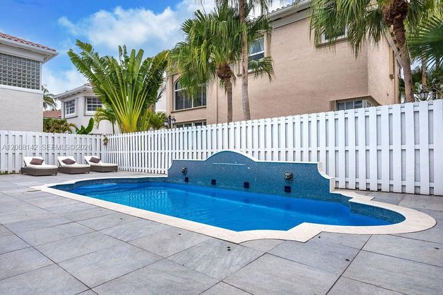 3949 194th Ln, Sunny Isles Beach, FL 33160