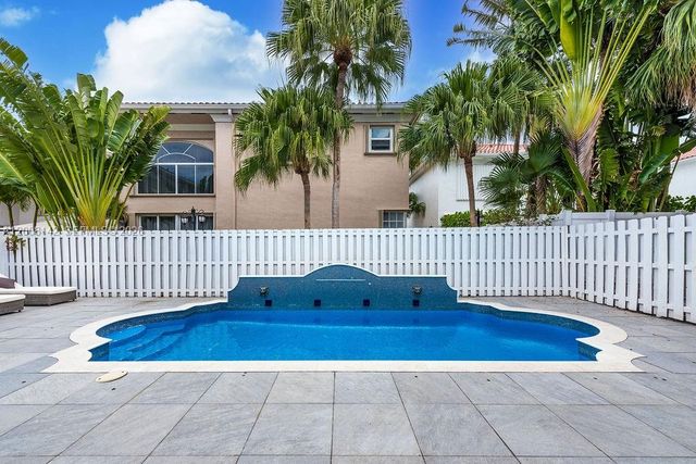 3949 194th Ln, Sunny Isles Beach, FL 33160