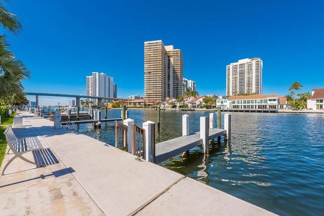 3949 194th Ln, Sunny Isles Beach, FL 33160