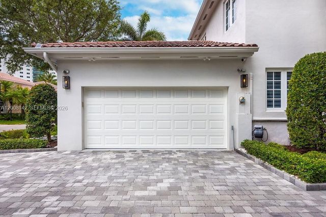 3949 194th Ln, Sunny Isles Beach, FL 33160