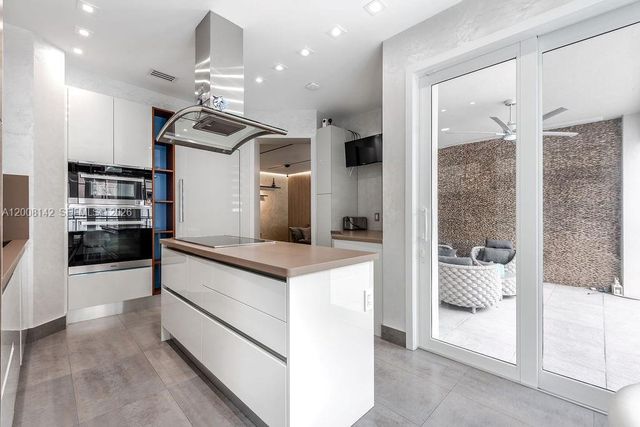 3949 194th Ln, Sunny Isles Beach, FL 33160