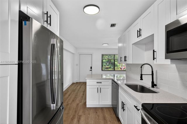 2633 NE 13th Ave 1, Pompano Beach, FL 33064