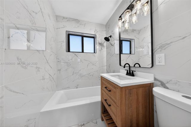 2633 NE 13th Ave 1, Pompano Beach, FL 33064