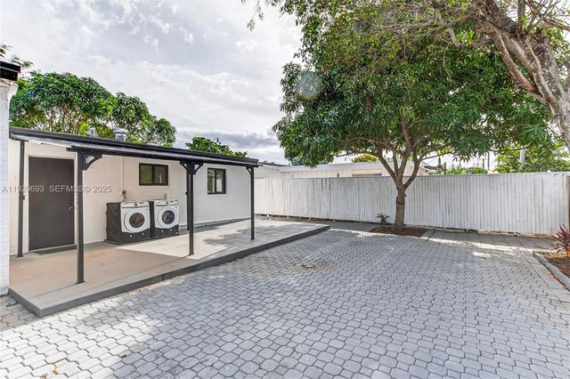 2633 NE 13th Ave 1, Pompano Beach, FL 33064