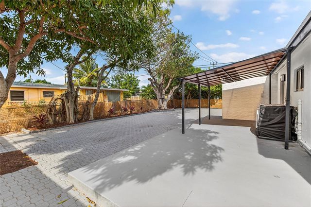 2633 NE 13th Ave 1, Pompano Beach, FL 33064