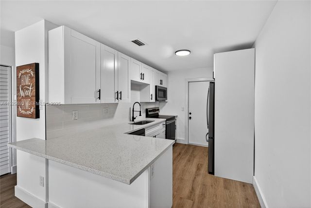 2633 NE 13th Ave 1, Pompano Beach, FL 33064