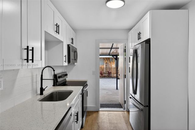 2633 NE 13th Ave 1, Pompano Beach, FL 33064