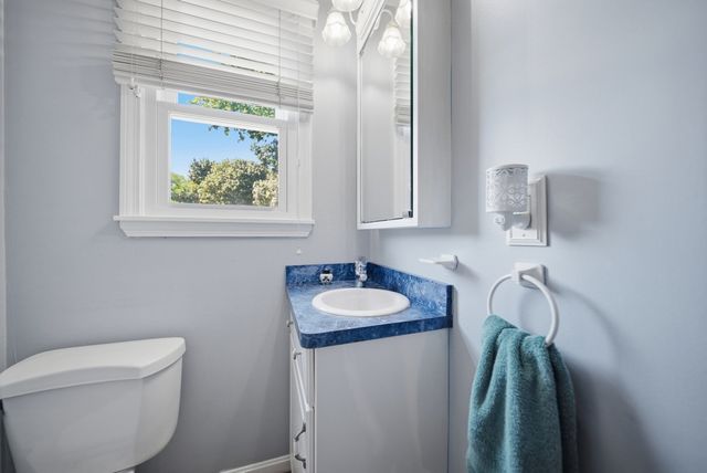 10 Summit Ter, Peabody, MA 01960