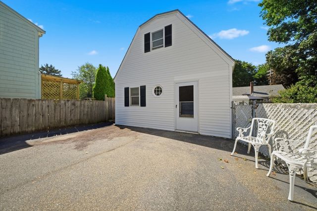10 Summit Ter, Peabody, MA 01960