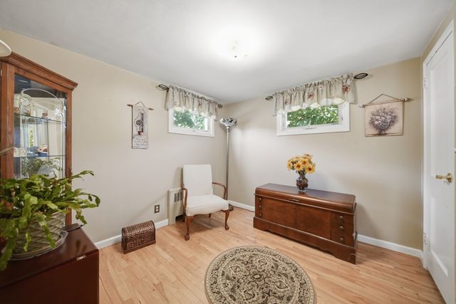 10 Summit Ter, Peabody, MA 01960