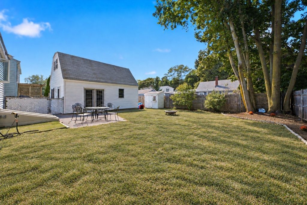 10 Summit Ter, Peabody, MA 01960