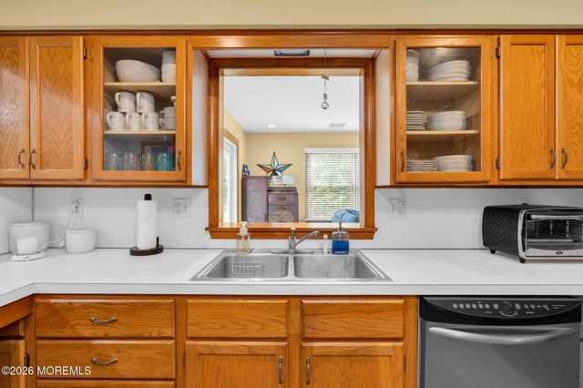 633 Spray Avenue, Beachwood, NJ 08722