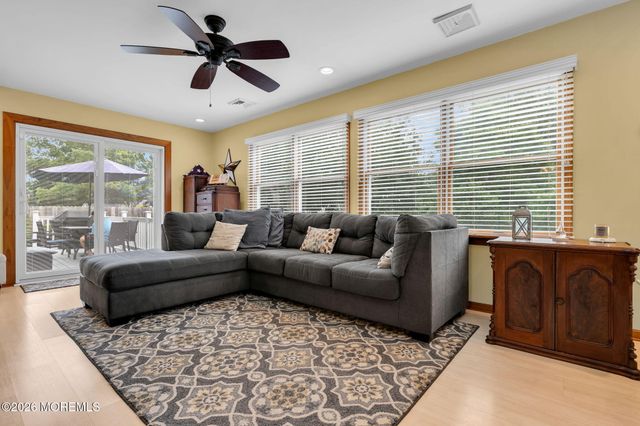 633 Spray Avenue, Beachwood, NJ 08722