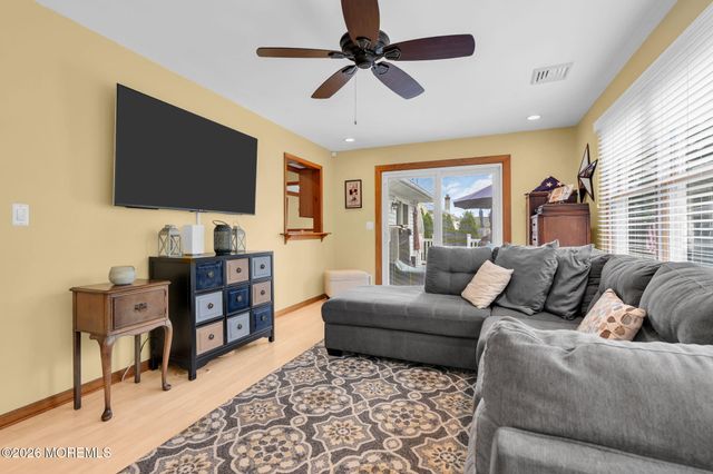 633 Spray Avenue, Beachwood, NJ 08722