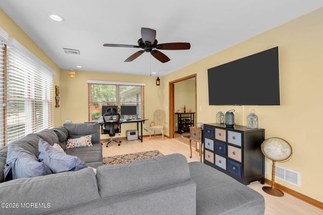633 Spray Avenue, Beachwood, NJ 08722