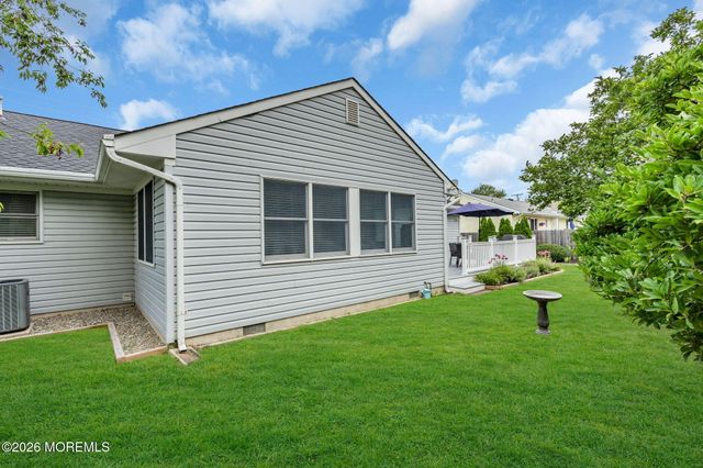 633 Spray Avenue, Beachwood, NJ 08722