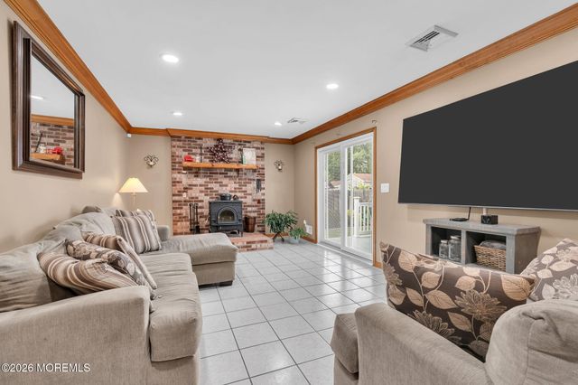 633 Spray Avenue, Beachwood, NJ 08722