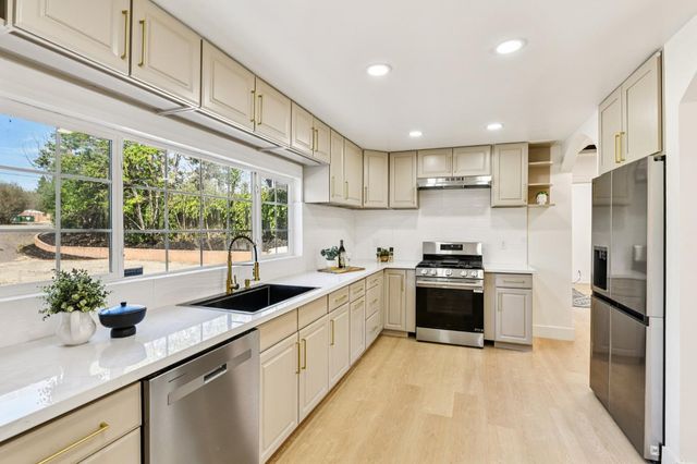 8060 Sunset Ave, Fair Oaks, CA 95628