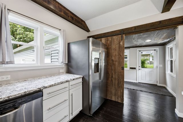 2112 F Street, Iowa City, IA 52245