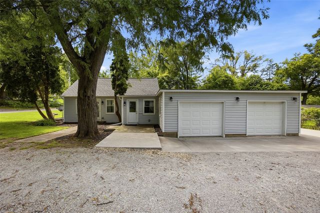2112 F Street, Iowa City, IA 52245