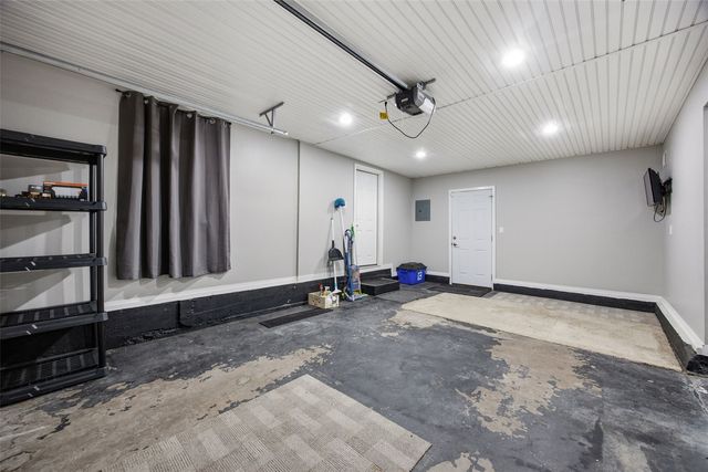 2112 F Street, Iowa City, IA 52245