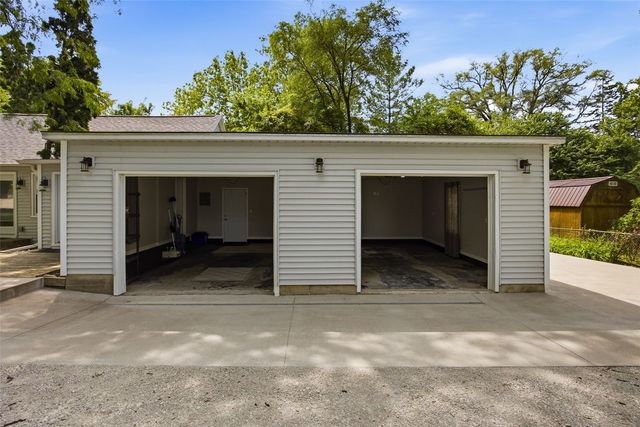 2112 F Street, Iowa City, IA 52245